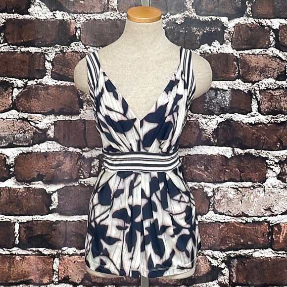 BCBGMaxAzria Tops - BCBGMAXAZRIA Tank Top Sleeveless Blouse Cream Pink Tie Size Medium